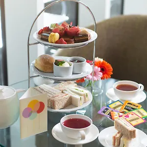 holiday-inn-london-stratford-city.cambridgehotelsuk.com/